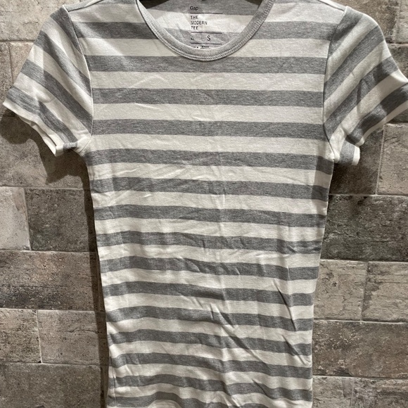 ❤️ GAP THE MODERN GREY STRIPED SHORT SLEEVE TEE SIZE SMALL - Picture 2 of 4